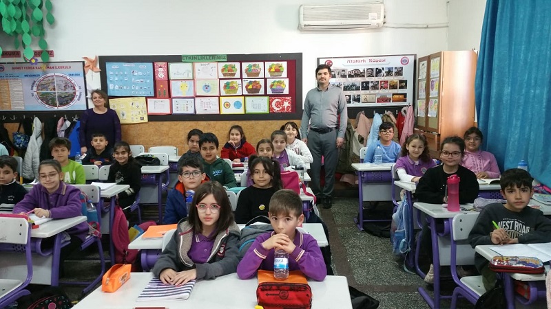 AHENK Projesi Kapsamında Ahmet Sönmez İlçe Halk Kütüphanesi Sorumlusu Okan Yılmaz'ın Ahmet Ferda Kahraman İlkokulu Ziyareti.